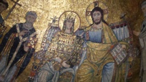 Couronnement de la Vierge Eglise : dans les mosaïques romaines, ici ste Maria in Tratevere, l'Eglise et Marie sont volontairement assimilées