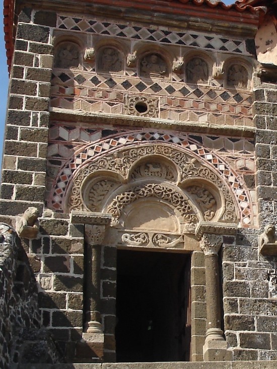 portail roman de st michel d'aiguihle : en quête de beauté!