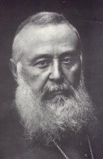 C'est à l'époque de la famine de 1867, qui laisse un grand nombre d'orphelins dans la région côtière de l'Algérie, que Mgr Charles Lavigerie, est nommè évêque d'Alger. Le 6 juin 1868, Pie IX le nomme préfet apostolique du Sahara-Sopudan. Mgr Charles Lavigerie fonde sa Société des Missionnaires d’Afrique, avec son noviciat à Alger, pour instruire et catéchiser les enfants (création de villages chrétiens) dans un premier temps, et dans un second temps d'évangéliser les populations du Sahara et d'Afrique centrale (1868)1. Lors de la révolte de Kabylie de 1870-1871, la société traverse une crise et tous les séminaristes la quittent. Elle se reconstitue en 1871, lorsque le séminaire ouvre à nouveau ses portes à Maison-Carrée, sous la direction du jésuite François-Joseph Desbillons. Par la suite, le supérieur général résidait à Maison-Carrée et le noviciat se trouvait à Tunis2. La société va se développer rapidement (le premier chapitre général a lieu en 1874). Ses constitutions sont acceptées en 1879 et approuvées définitivement par Rome en 1908. La société devient, jusqu'après la Seconde Guerre mondiale, l'une des sociétés missionnaires francophones des plus célèbres, souvent évoquée dans la littérature ou le cinéma de l'époque3. Le costume religieux des pères consiste normalement en une soutane blanche ou gandoura avec un burnous blanc, un rosaire et une croix autour du cou.