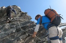 Pour éviter la " société bloquée" : le bien commun s’organise à partir du haut, les pouvoirs se répartissent à partir du bas!  Pour éviter la " société bloquée" : le bien commun s’organise à partir du haut, les pouvoirs se répartissent à partir du bas!