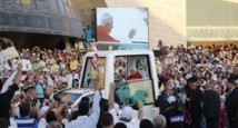 Benoît XVI parmi les jeunes du Liban