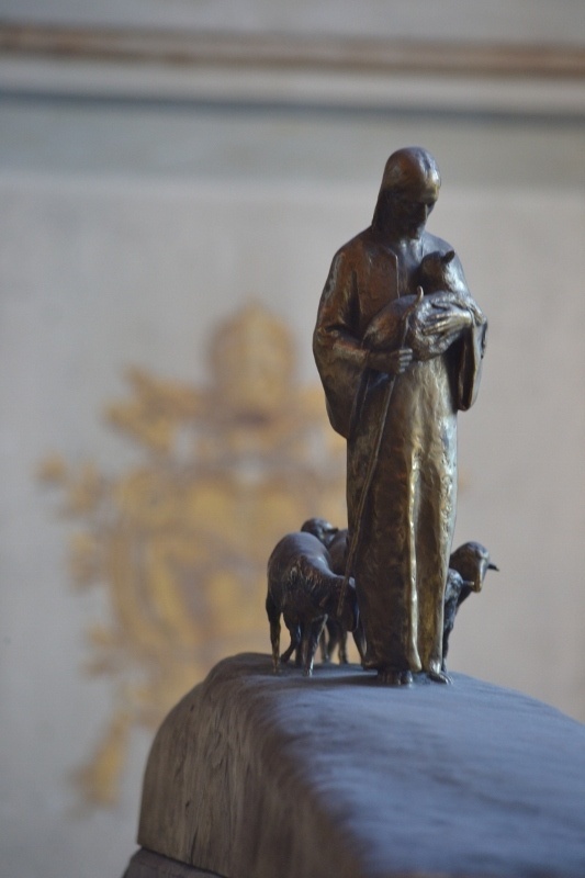 Le Bon pasteur ( statuette des musées du Vatican)
