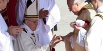 Remise del'anneau papale, "le vrai pouvoir est leservice"