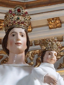 Joseph et la couronne de Marie, reine des coeurs Joseph et la couronne de Marie, reine des coeurs