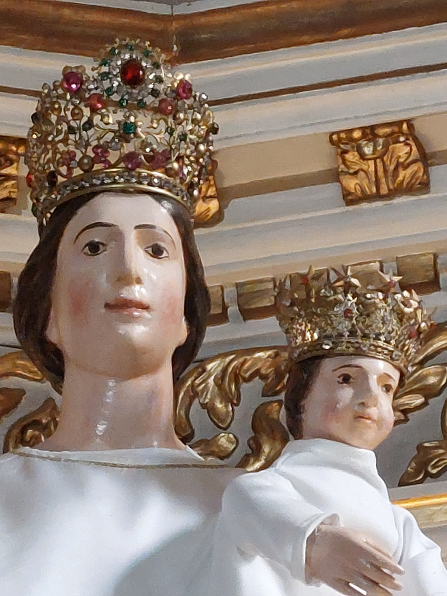 Joseph et la couronne de Marie, reine des coeurs Joseph et la couronne de Marie, reine des coeurs