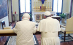 Baiser de Judas médiatique à l'orée de la Semaine Sainte...Benoît, François, et la Croix.