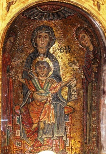 Marie entourée de Sainte Praxède et sainte Pudentienne, les deux premières Vierges reconnues à Rome ( Eglise sainte Praxède, près de sainte Marie Majeure). A l'épqoue, la vie religieuse n'existe pas encore, elle est en germe dans la Virginité chrétienne.