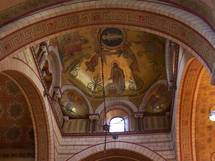 Basilique d'Ainay, Lyon, Saint Joseph protège le berceau de la Vie, du Christ Alpha et Omega, Chemin, Vérité et Vie.