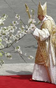 Le célibat sacerdotal et la virginité consacrée, signes lumineux de la charité pastorale. Benoît XVI