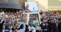 Benoît XVI parmi les jeunes du Liban Benoît XVI parmi les jeunes du Liban