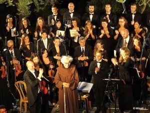 L'oecuménisme chanté, Jérusalem, les 12 confessions chrétiennes présentes offrent un concert commun. Cliquez sur l'image pour accéder à l'article complet. L'oecuménisme chanté, Jérusalem, les 12 confessions chrétiennes présentes offrent un concert commun. Cliquez sur l'image pour accéder à l'article complet.