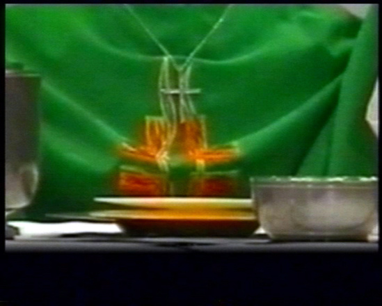 Cliquez pour visionner la vidéo du prodige eucharistique de Lourdes 1999