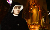 Journal de soeur Faustine, français/ chinois, 2. " ô moment présent, tu m'appartiens tout entier, je désire tirer profit de toi selon mes possibilités". Journal de soeur Faustine, français/ chinois, 2. " ô moment présent, tu m'appartiens tout entier, je désire tirer profit de toi selon mes possibilités".