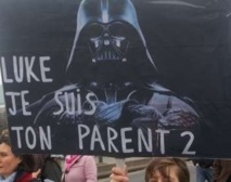 Image " Collectif La Manif Pour Tous" Humour aussi contre les Dark Vador qui détruisent la famille!